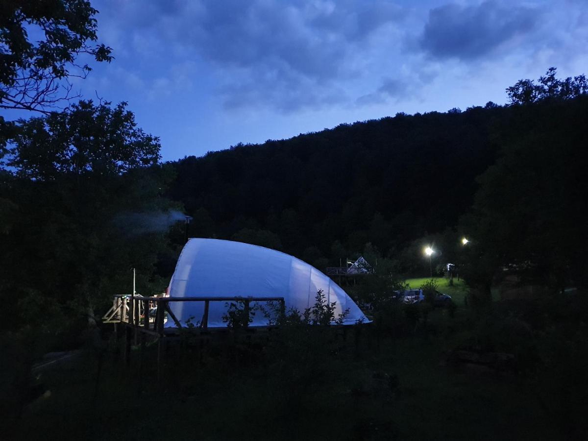 ホテル Sunrise Glamping Retreat Galesu エクステリア 写真
